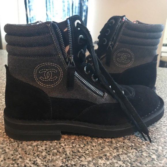 Chanel black patent leather boots size 37.5 - Picture 2 of 7